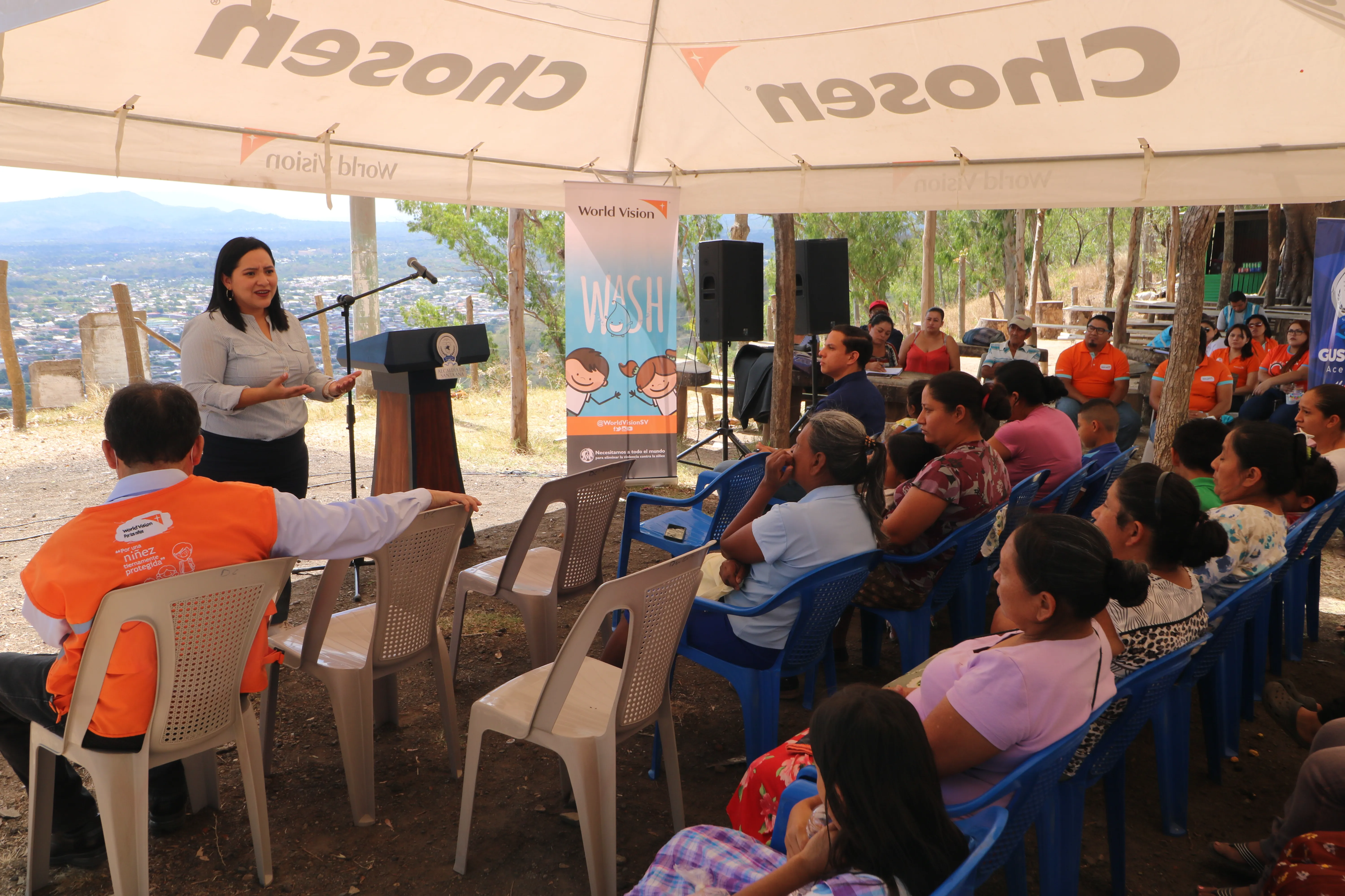 Inauguración de un Sistema de Cosecha de Agua Lluvia en la Comunidad El Mirador en Santa Ana